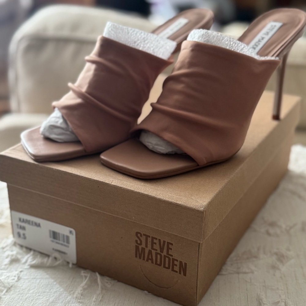 Steve Madden Tan Heels Modern Elegance..brand new, never worn